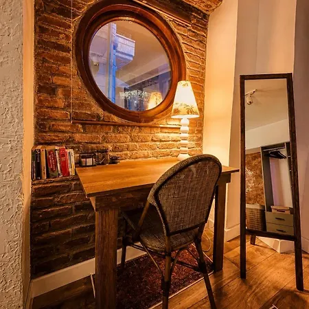 Nu 1 Historic Charm, Unique Design Daire İstanbul